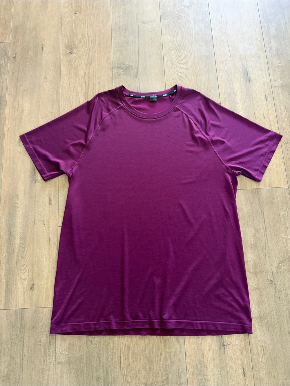 Rhone Men's Reign Tee Size XL in Berry Performance Short Sleeve Quick Dry